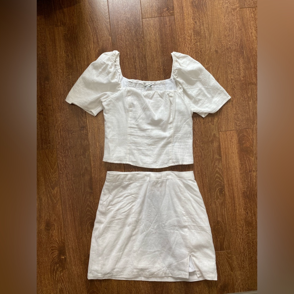 Do Not BuyAbercrombie & Fitch Linen Mini Skirt & Linen Cropped Top (set)